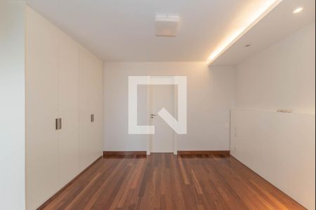 Apartamento à venda com 256m², 3 quartos e 4 vagasSuíte 2
