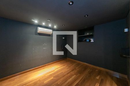 Apartamento à venda com 256m², 3 quartos e 4 vagasQuarto 1 - Cinema