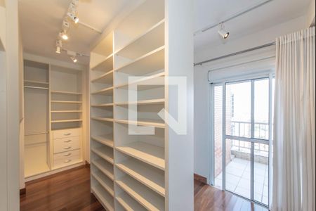 Apartamento à venda com 256m², 3 quartos e 4 vagasCloset da Suíte 2