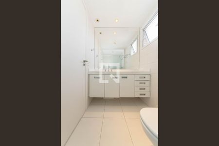 Apartamento à venda com 256m², 3 quartos e 4 vagasBanheiro da Suíte 1