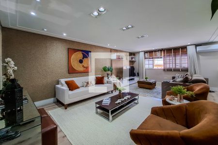 Casa à venda com 246m², 4 quartos e 2 vagassala estar tv