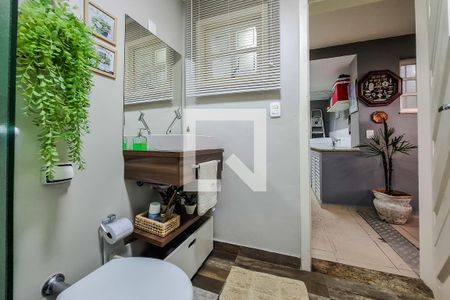 Casa à venda com 246m², 4 quartos e 2 vagasBanheiro de serviço