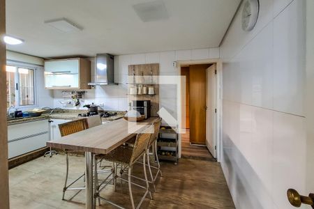 Casa à venda com 246m², 4 quartos e 2 vagascozinha