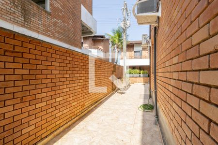 Casa de condomínio para alugar com 648m², 5 quartos e 4 vagasCorredor