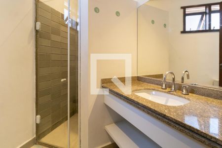 Casa de condomínio para alugar com 648m², 5 quartos e 4 vagasBanheiro da Suíte 3