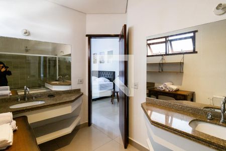 Casa de condomínio para alugar com 648m², 5 quartos e 4 vagasBanheiro da Suíte 1