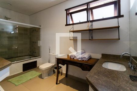 Casa de condomínio para alugar com 648m², 5 quartos e 4 vagasBanheiro da Suíte 1