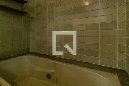 Casa de condomínio para alugar com 648m², 5 quartos e 4 vagasBanheiro da Suíte 1