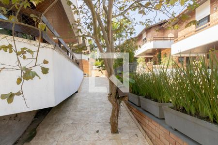 Casa de condomínio para alugar com 648m², 5 quartos e 4 vagasCorredor