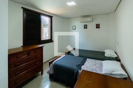 Casa de condomínio para alugar com 648m², 5 quartos e 4 vagasQuarto 1