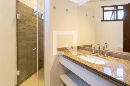 Casa de condomínio para alugar com 648m², 5 quartos e 4 vagasBanheiro da Suíte 3