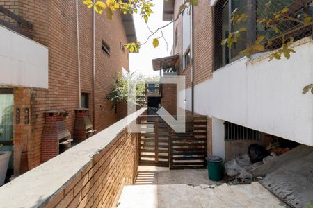 Casa de condomínio para alugar com 648m², 5 quartos e 4 vagasCorredor