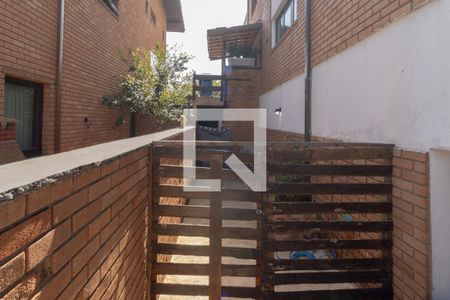 Casa de condomínio para alugar com 648m², 5 quartos e 4 vagasCorredor