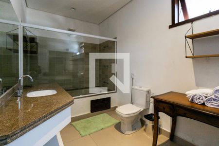 Casa de condomínio para alugar com 648m², 5 quartos e 4 vagasBanheiro da Suíte 1