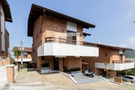 Casa de condomínio para alugar com 648m², 5 quartos e 4 vagasFachada