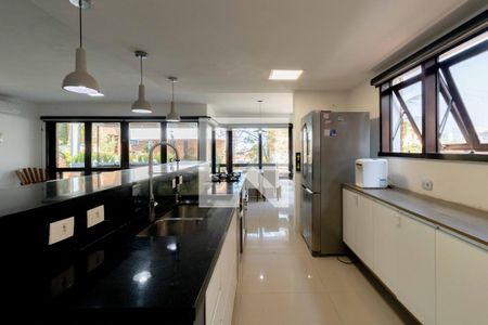 Casa de condomínio para alugar com 648m², 5 quartos e 4 vagasCozinha