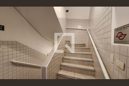 Apartamento para alugar com 80m², 3 quartos e 1 vagaEscada