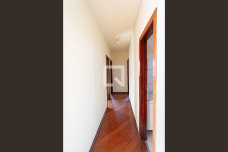 Corredor de apartamento para alugar com 3 quartos, 85m² em Itapoã, Belo Horizonte