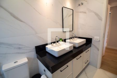 Apartamento à venda com 160m², 4 quartos e 2 vagas Apartamento à venda com 160m², 4 quartos e 2 vagasBanheiro da Suíte