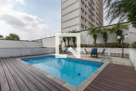 Apartamento à venda com 160m², 4 quartos e 2 vagas Apartamento à venda com 160m², 4 quartos e 2 vagasÁrea comum - Piscina