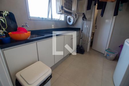 Apartamento à venda com 160m², 4 quartos e 2 vagas Apartamento à venda com 160m², 4 quartos e 2 vagasÁrea de Serviço