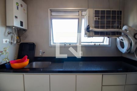 Apartamento à venda com 160m², 4 quartos e 2 vagas Apartamento à venda com 160m², 4 quartos e 2 vagasÁrea de Serviço