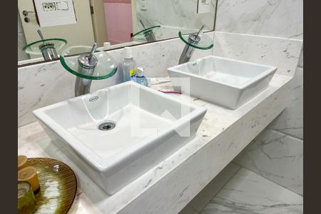 Casa à venda com 350m², 3 quartos e 5 vagasBanheiro da Suíte 3