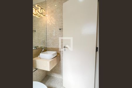Casa à venda com 350m², 3 quartos e 5 vagasBanheiro da Suíte 2