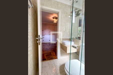 Casa à venda com 350m², 3 quartos e 5 vagasBanheiro da Suíte 1