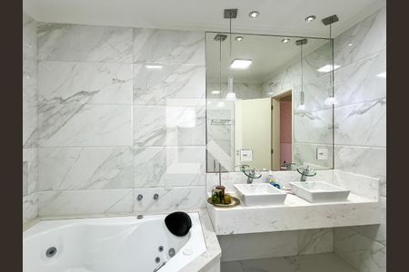 Casa à venda com 350m², 3 quartos e 5 vagasBanheiro da Suíte 3