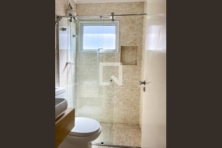 Casa à venda com 350m², 3 quartos e 5 vagasBanheiro da Suíte 1