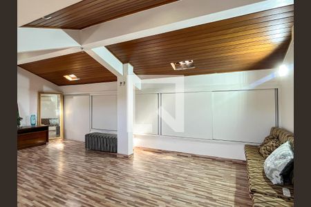 Casa à venda com 350m², 3 quartos e 5 vagasSala de TV