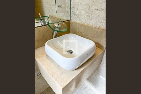 Casa à venda com 350m², 3 quartos e 5 vagasBanheiro da Suíte 2