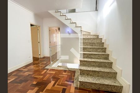 Casa à venda com 350m², 3 quartos e 5 vagasHall