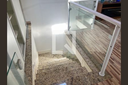 Casa à venda com 350m², 3 quartos e 5 vagasEscada