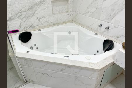 Casa à venda com 350m², 3 quartos e 5 vagasBanheiro da Suíte 3