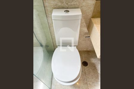 Casa à venda com 350m², 3 quartos e 5 vagasBanheiro da Suíte 2