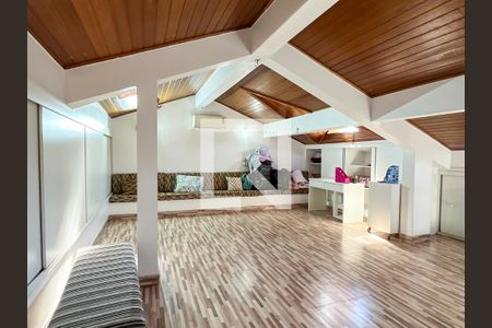 Casa à venda com 350m², 3 quartos e 5 vagasSala de TV