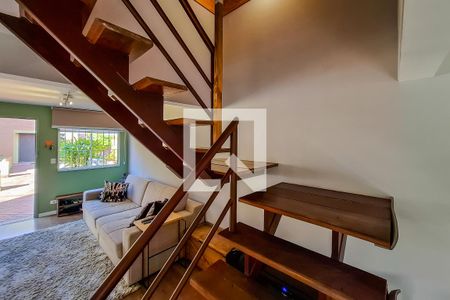 Casa de condomínio à venda com 98m², 3 quartos e 2 vagasescada