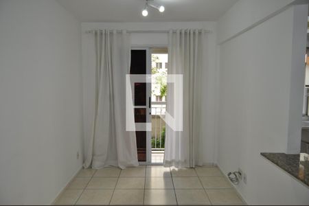 Sala de apartamento para alugar com 2 quartos, 63m² em Del Castilho, Rio de Janeiro