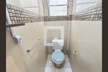 Banheiro de kitnet/studio para alugar com 1 quarto, 30m² em Piedade, Rio de Janeiro