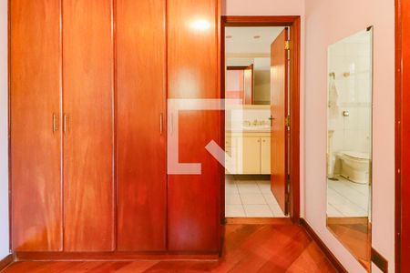 Casa à venda com 350m², 4 quartos e 3 vagasQuarto 2 - Suite