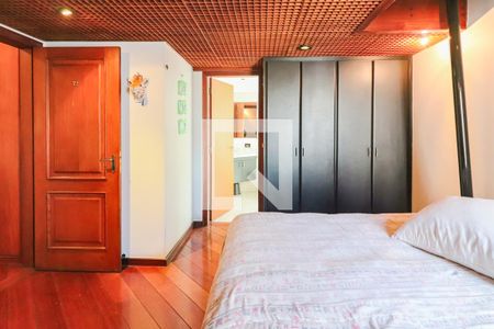 Casa à venda com 350m², 4 quartos e 3 vagasQuarto 3 - Suite