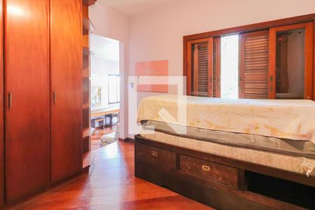 Casa à venda com 350m², 4 quartos e 3 vagasQuarto 2 - Suite