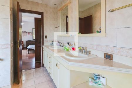 Casa à venda com 350m², 4 quartos e 3 vagasBanheiro Quarto 1 - Suite Master