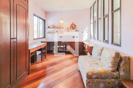 Casa à venda com 350m², 4 quartos e 3 vagasQuarto 2 - Suite