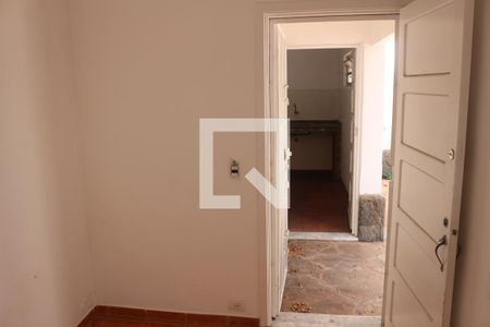 Casa à venda com 180m², 2 quartos e 2 vagasQuarto de Serviço