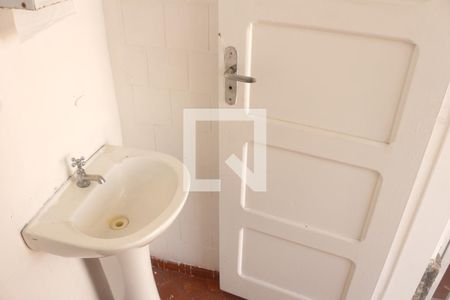 Casa à venda com 180m², 2 quartos e 2 vagasBanheiro 2