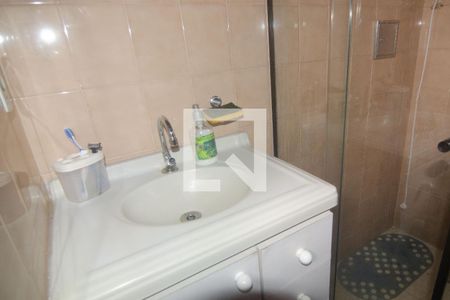 Casa à venda com 180m², 4 quartos e 2 vagasBnaheiro