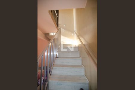 Casa à venda com 180m², 4 quartos e 2 vagasEscadas